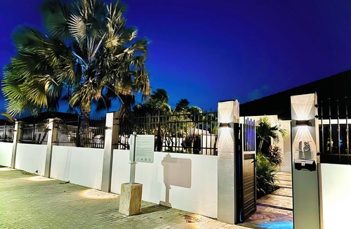 Madiki Apartment | Unit 3 Luxurious studio, just 3 minutes walk to the beach in an exclusive area.