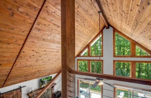 Old Fort House | Updated Classic Cabin, Private Community and Hot Tub
