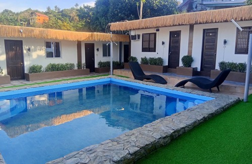 Puerto Galera House | V Hostel Galera - Quad Room