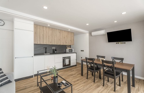 Puerto de Santiago Apartment | Vacation Apartment 'Seba Deluxe Home' with Sea View, Wi-Fi and Air Conditioning