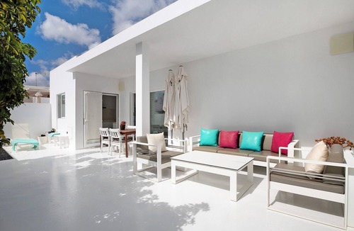 Playa del Cable House | Vacation Home 'Casa La Concha Lanzarote' with Shared Pool, Private Terrace and Wi-Fi