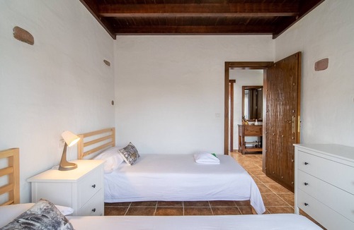La Asomada Villa | Vacation Home 'Villa Alisios La Asomada' with Sea View, Pool & Wi-Fi