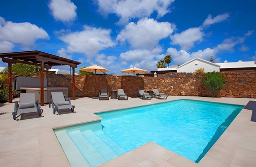 Los Mojones Villa | Vacation Villa 'Montana' with Private Pool, Private Terrace and Wi-Fi