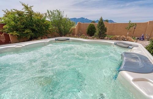 Ranchito House | Views, Peace and Quiet in Placitas with hot tub and sauna