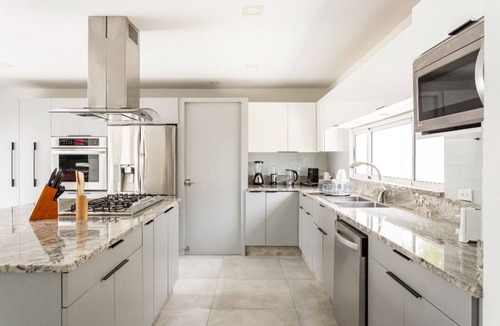 Gold Coast Villa | Villa Costa Esmeralda 6 BR 4.5 BA with pool sleeps 13