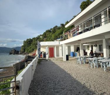 Mabini Bed & Breakfast | Villa Ebarle Diving Resort