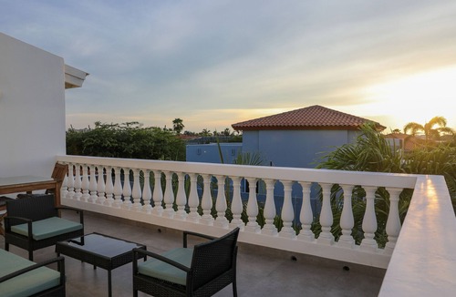Esmeralda Villa | Villa Esmeralda Aruba 3 min to PALM BEACH & GOLF