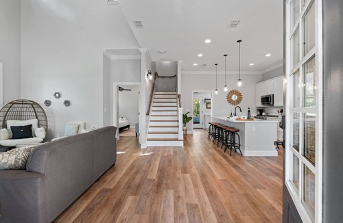 Lincolnville House | Villa Mojito Lakefront Home and APTs Sleeps 24
