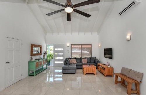 Moko Villa | Villa Mokomo Private Pool Retreat Aruba with outdoor kitchen
