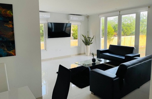 Malmok Villa | Villa Pristine: modern villa, 5-minute walk to Malmok Beach / Boca Catalina