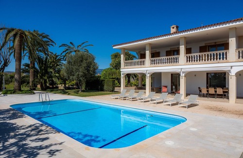 Marratxi Villa | Villa 'Spectacular In Mallorca' with Mountain View, Wi-Fi and Air Conditioning