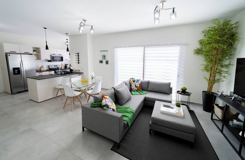 Gold Coast Condo | Villa Tramonto Modern 3BDR near the beach