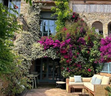 Peratallada House | ¡Vistas al Castillo Casa con Piscina en el Centro