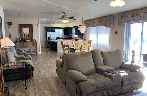 Marathon House | Waterfront,100' seawall W/Dockage up to 30', Pool, Easy Ocean & Gulf Access!