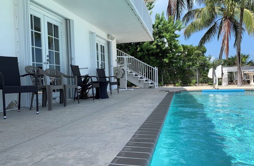 Marathon House | Waterfront,100' seawall W/Dockage up to 30', Pool, Easy Ocean & Gulf Access!