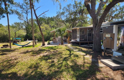 Crystal River Cottage | Waterfront Canal Cottage, Kayaks & Canoes, Minutes from Springs & Manatees!