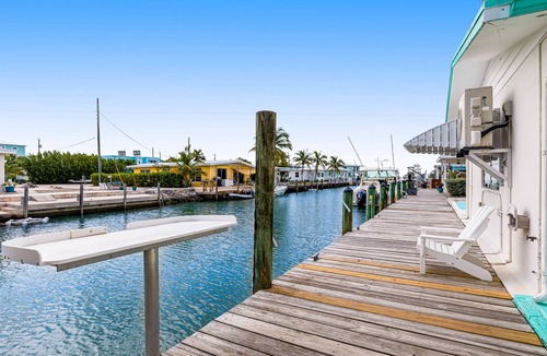 Little Venice House | Waterfront Cottage: 60-ft. dock, Fish Station, free WiFI, 3 TVs & washer/dryer