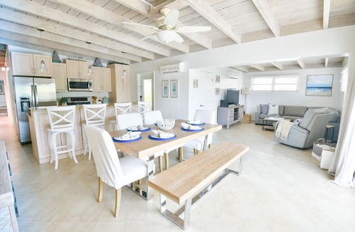 Key Colony Beach House | WATERFRONT Key Colony Beach Retreat 37’ Dock Cabana Club- Kayak & Bikes- Parking