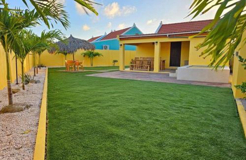 Calbas Plaza Residences House | Yellow Cunucu-4 Bedrooms House