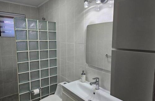 Calbas Plaza Residences House | Yellow Cunucu-4 Bedrooms House