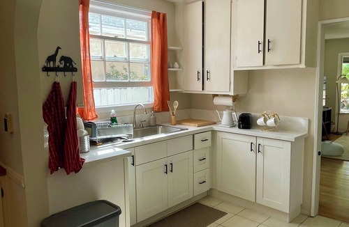North Central House | Zen Modern 2QueenBed/1Ba Home w/Fiber Internet + Dedicated Workspace + Patio