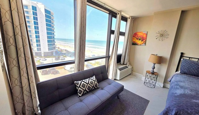 2 queen bed studio w/kitchenette, pool, tiki bar