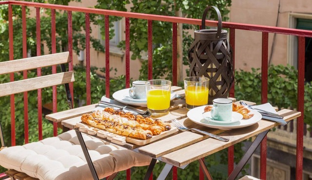 20km from Barcelona 5-10 min.walk from beach/train. matarolux10