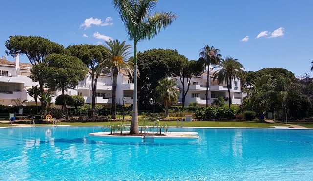 3 bed luxury beach side apartment