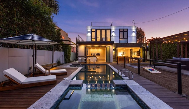 4BR Modern Oasis w/Heated Pool - Near SoFi, Metro