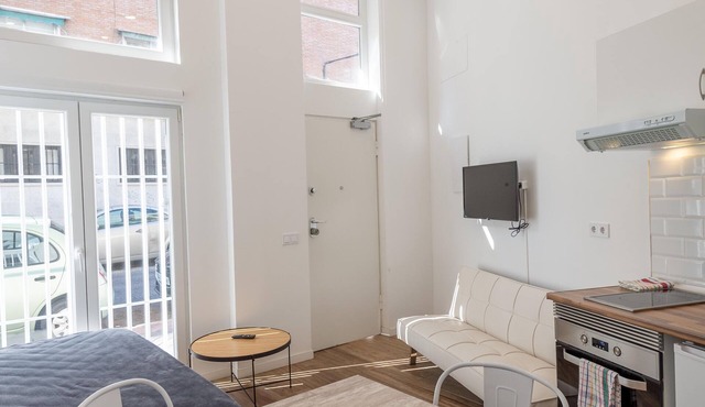 4km From Sol , 1 min Metro, Wifi, Washing Machine and Dryer