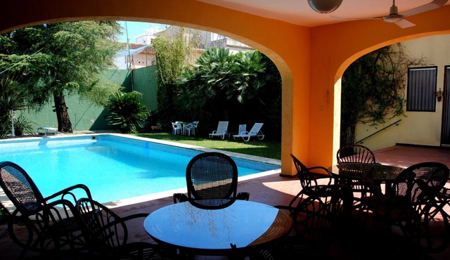 A stately oasis with a large garden 15 minutes from the beach