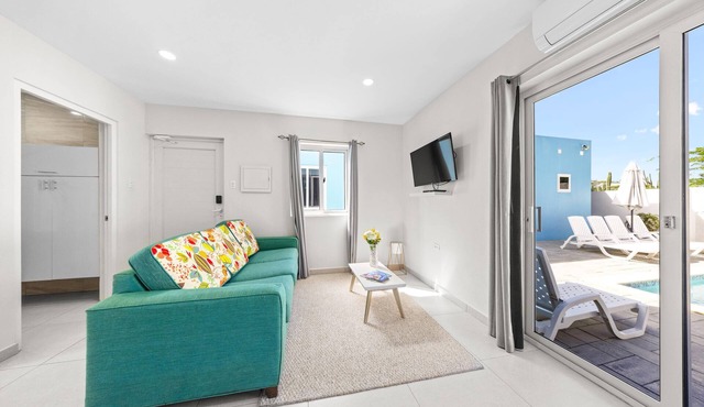 Amazing Apartment w/Pool & Patio ~ Close 2 Beach!