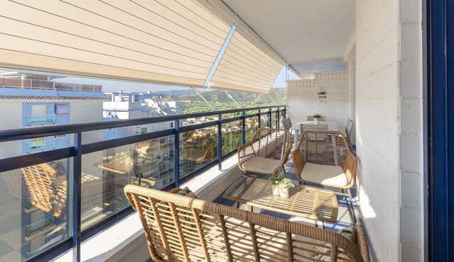 Amazing modern style condo, wifi free, interantional channels, heating swimming pool, children's area, BBQ - only families