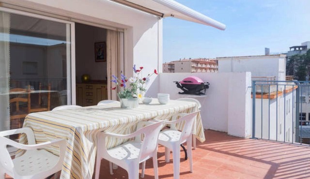 APARTAMENTOS AQUARIUM (REF 41). TERRACE 50 M2. NEXT TO THE BEACH.