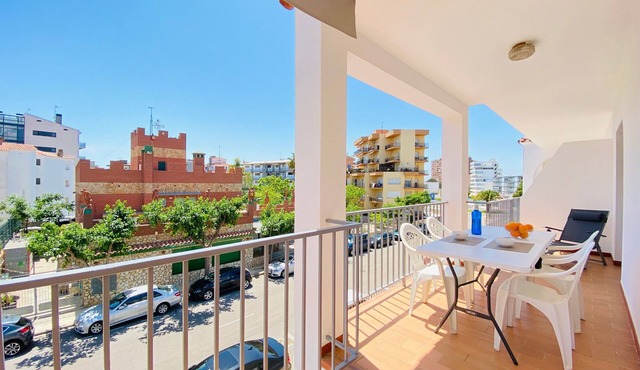 APARTAMENTOS AQUARIUM (REF 2A). ON THE BEACHFRONT, PERFECT X 2.
