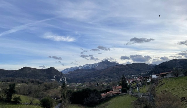 Apartamentos Las Caldas . Castillo de Priorio , 15 Minutos del Centro de Oviedo