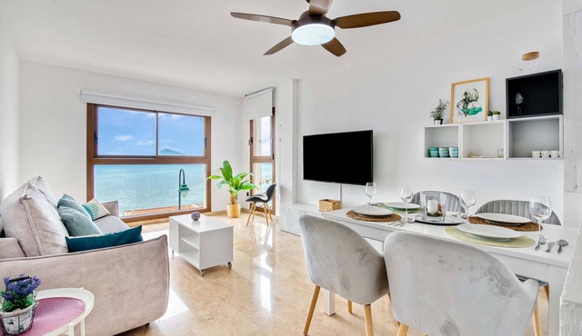 Apartment 'Almar Suite' with Sea View, Wi-Fi and Air Conditioning
