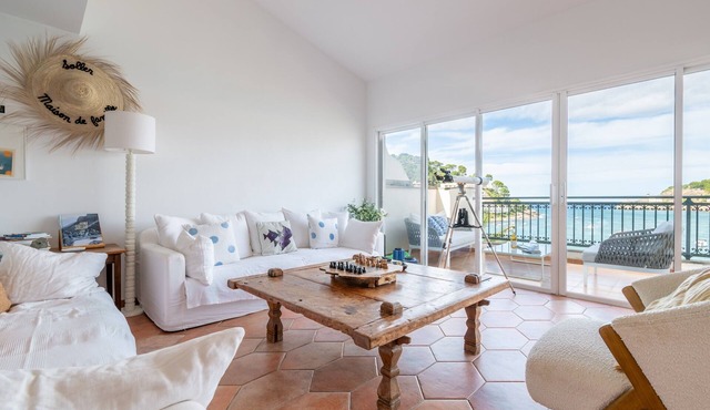 Apartment 'Beachfront Port De Soller' with Private Terrace, Wi-Fi and Air Conditioning