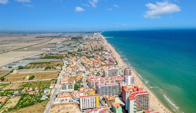 Apartment "Relax Les Palmeres" with Sea View, Terrace & Wi-Fi