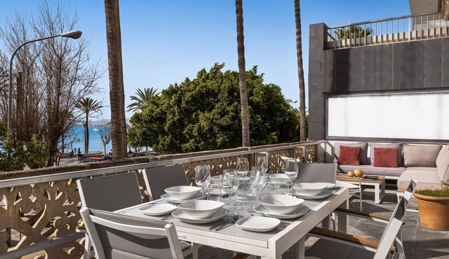 Apartment 'S' by the sea