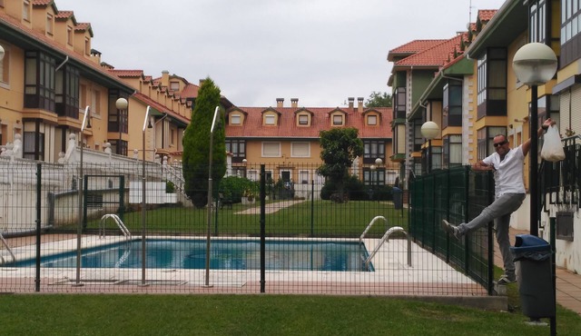 Apartment with pool