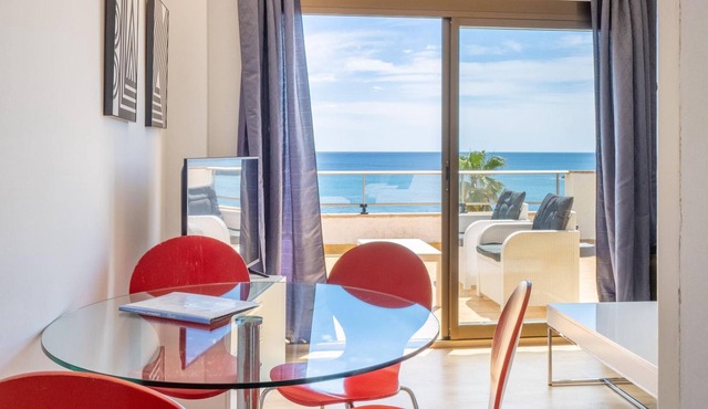 Apartment with terrace by the beach with sea viewh - Antic 302