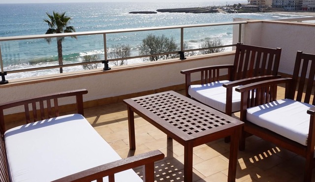Apartment with terrace by the beach with sea view - Antic 301