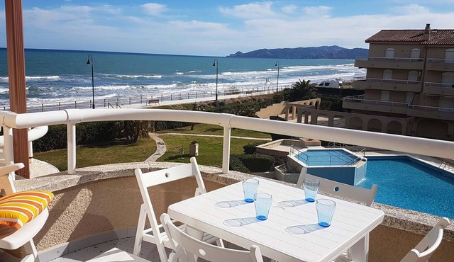 Argonavis B-1-21A Holiday apartment in Spain L'Estartit on first line on the sea