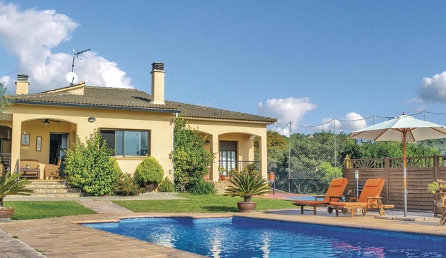 Awesome home in Tordera