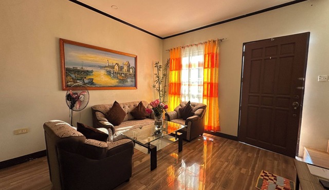 (B) Explore Batangas: Comfortable Townhouse