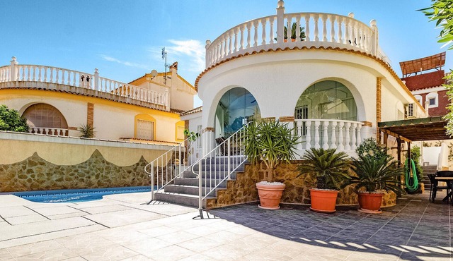 Beach front home in Santa Pola