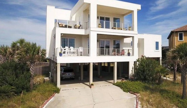 Beach House, Pet friendly, Elevator, Gulf Views Available September 5-12 .