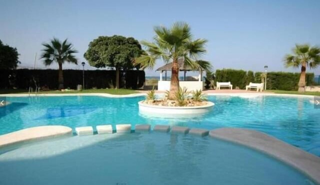 BEACHFRONT/FIRST LINE-Fantastic apartment next to the beach. Sea view