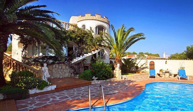 Beautiful and cheerful villa in Javea, on the Costa Blanca, Spain with private pool for 6 persons